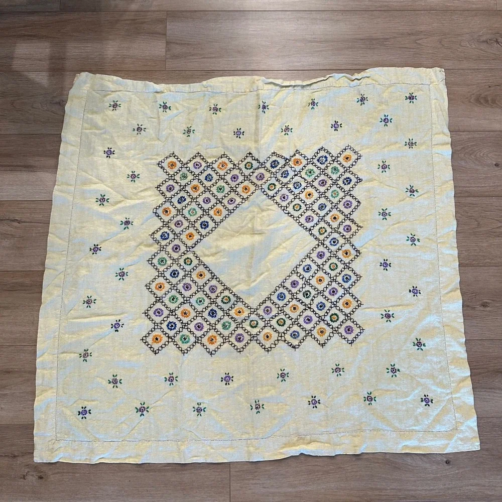 Vtg 50s Cross Stitch Tablecloth & 4 Napkins Set Yellow Floral Linen Cottagecore